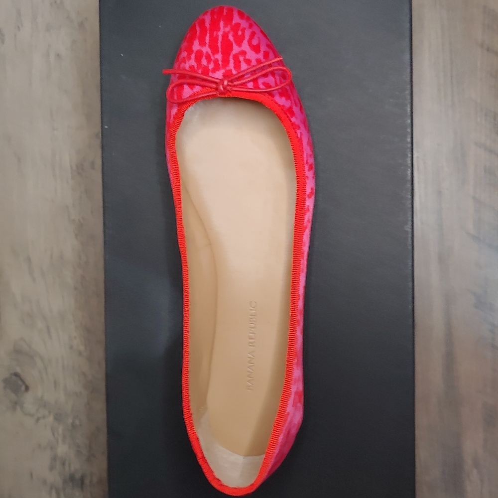 Banana Republic- Pink Leopard Print almond toe "Robin" ballet flat Size 6.5
